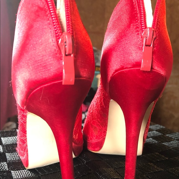 Dream Pairs Red Heels - Picture 2 of 9